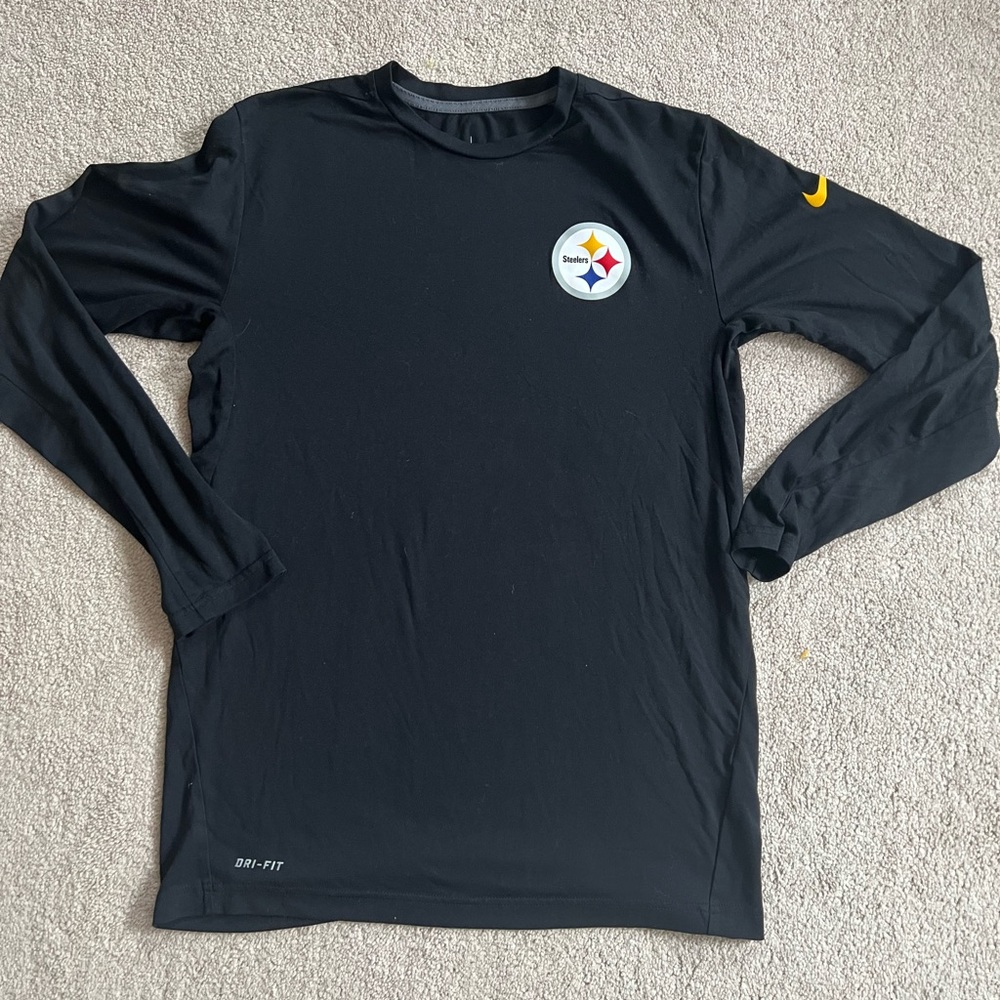 Women’s Long Sleeve Dri-Fit Steelers Shirt. Size Medium